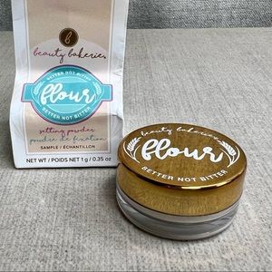 🎁3 for $30🎁 Beauty Bakerie Face Flour Baking Powder mini in Oat (Translucent)